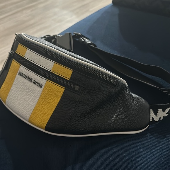 Michael Kors Fanny Pack - Picture 3 of 4